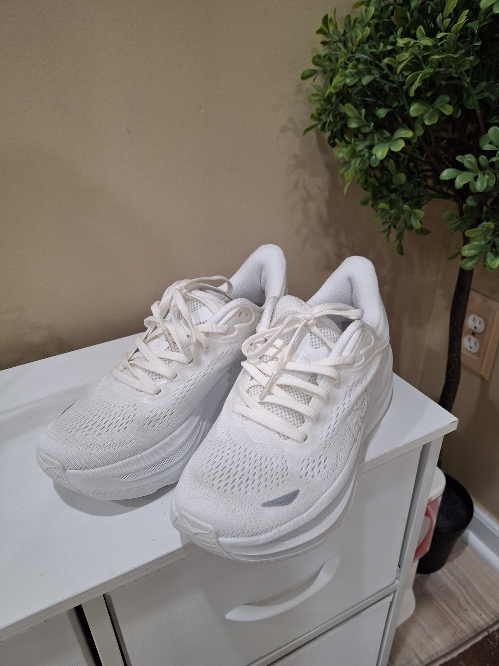 Hoka One One Bondi9 Mens Size 8.5 white